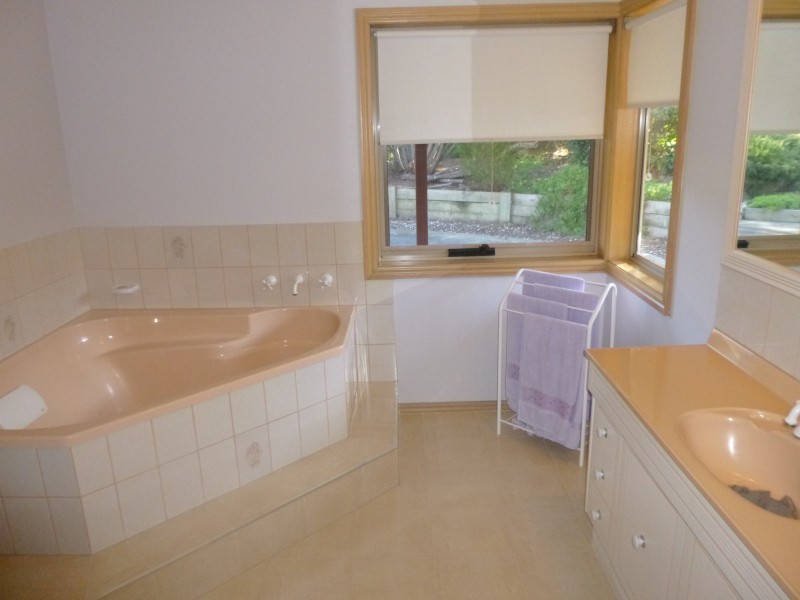 36 James Court, Smythes Creek VIC 3351