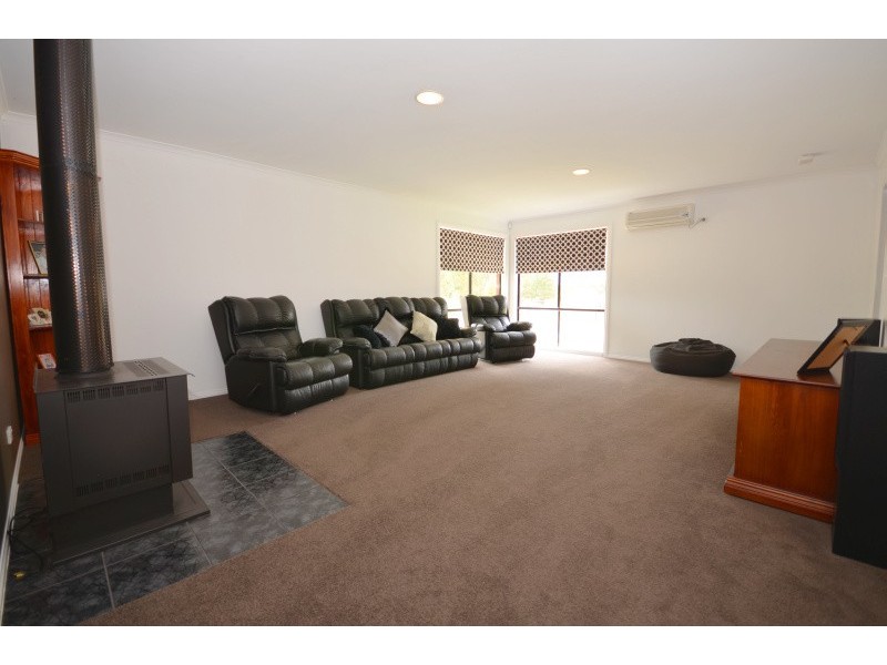 33 Adina Road, Ross Creek VIC 3351