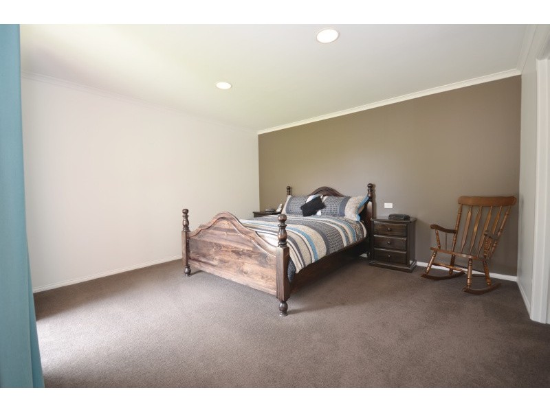 33 Adina Road, Ross Creek VIC 3351