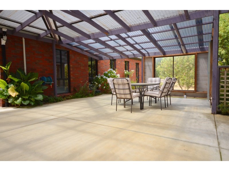 33 Adina Road, Ross Creek VIC 3351