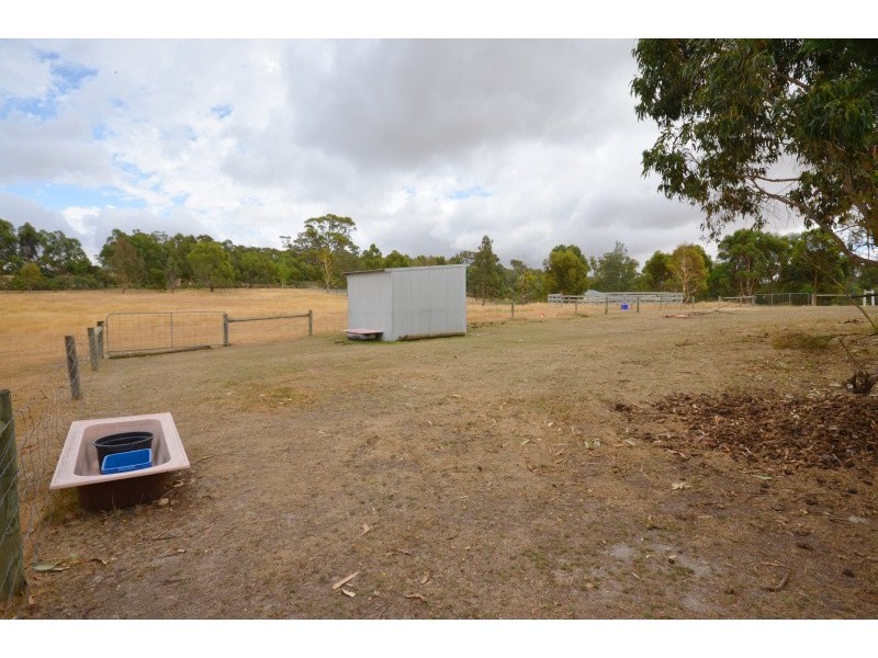 33 Adina Road, Ross Creek VIC 3351