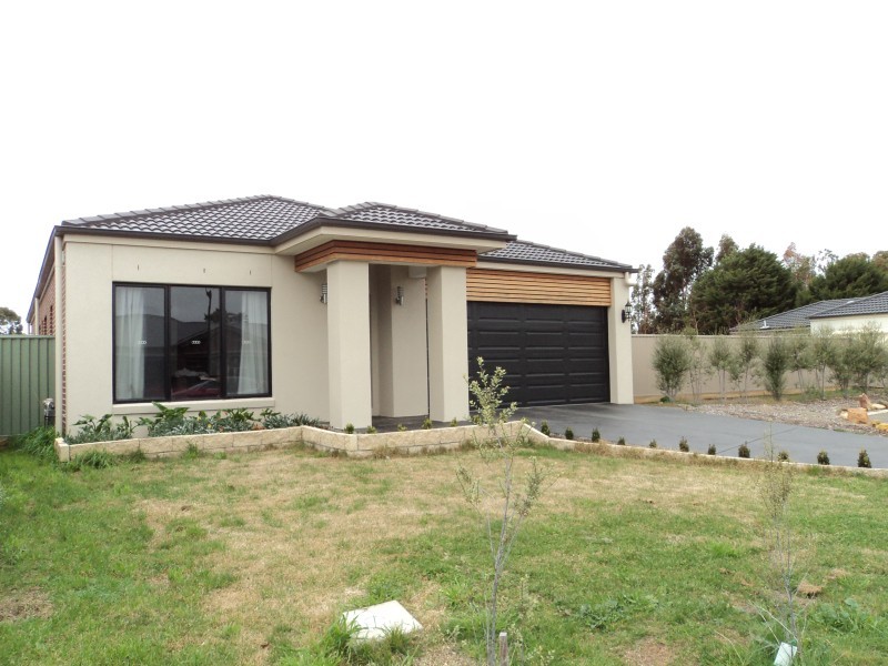 2 Therese Court, Miners Rest VIC 3352