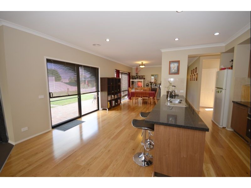 2 Therese Court, Miners Rest VIC 3352