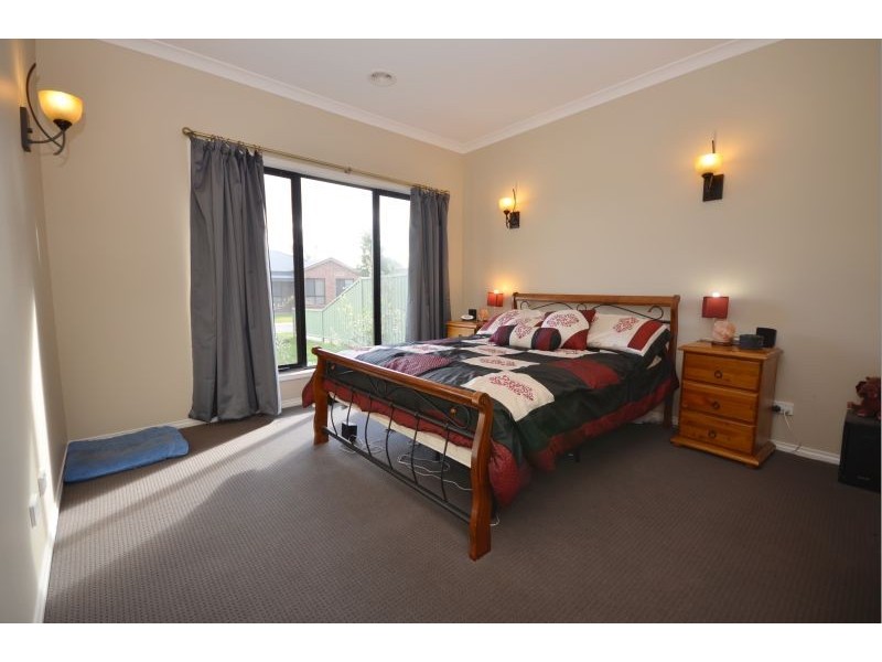 2 Therese Court, Miners Rest VIC 3352