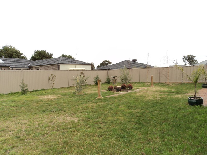 2 Therese Court, Miners Rest VIC 3352