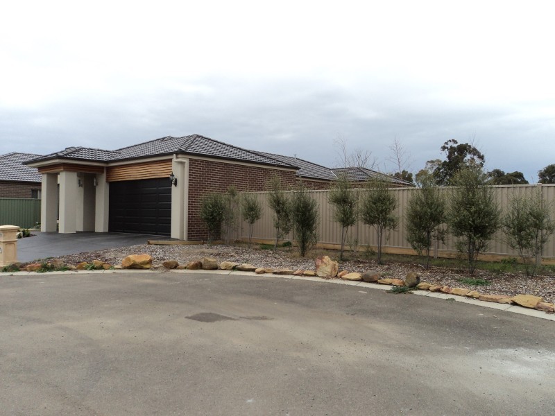 2 Therese Court, Miners Rest VIC 3352