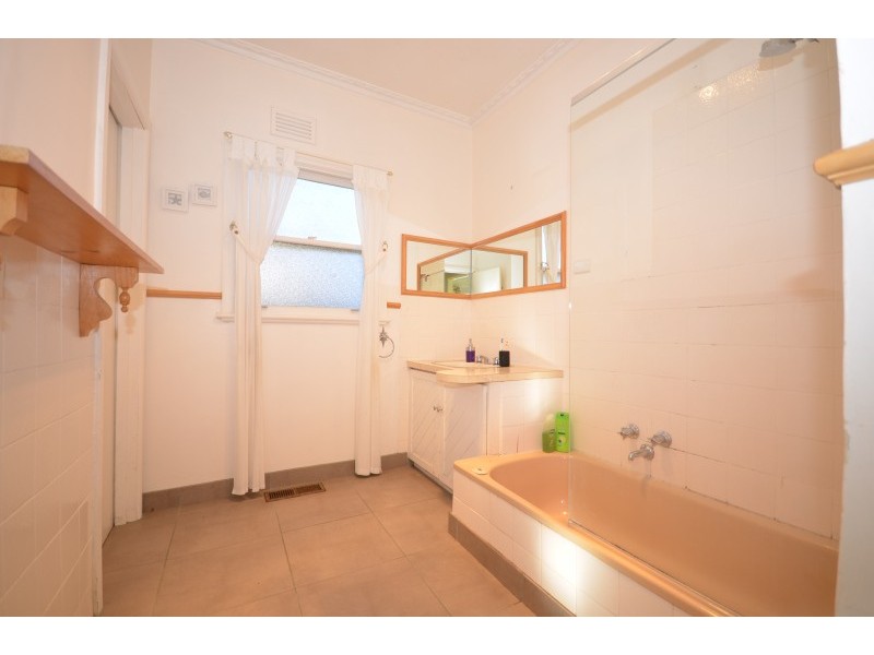 13 Longley Street, Alfredton VIC 3350