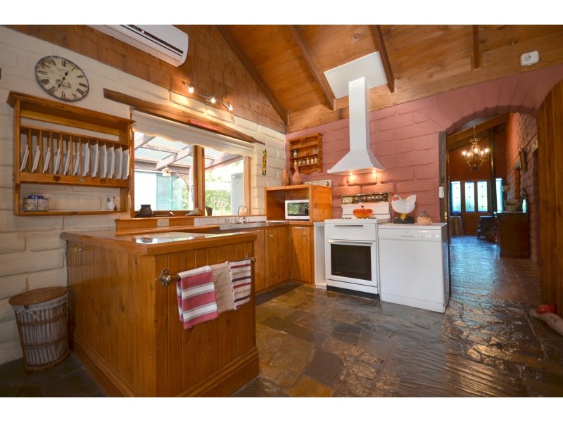 65 Laurence Drive, Snake Valley VIC 3351