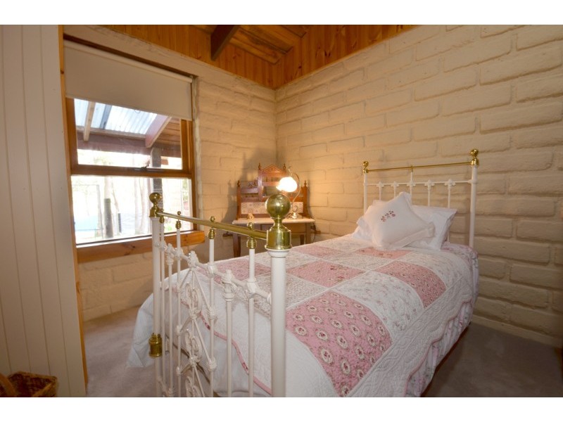 65 Laurence Drive, Snake Valley VIC 3351