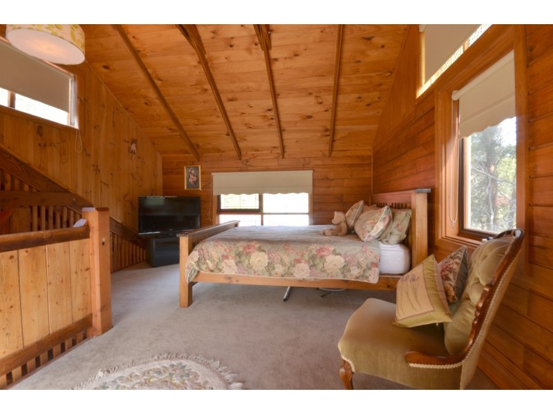 65 Laurence Drive, Snake Valley VIC 3351