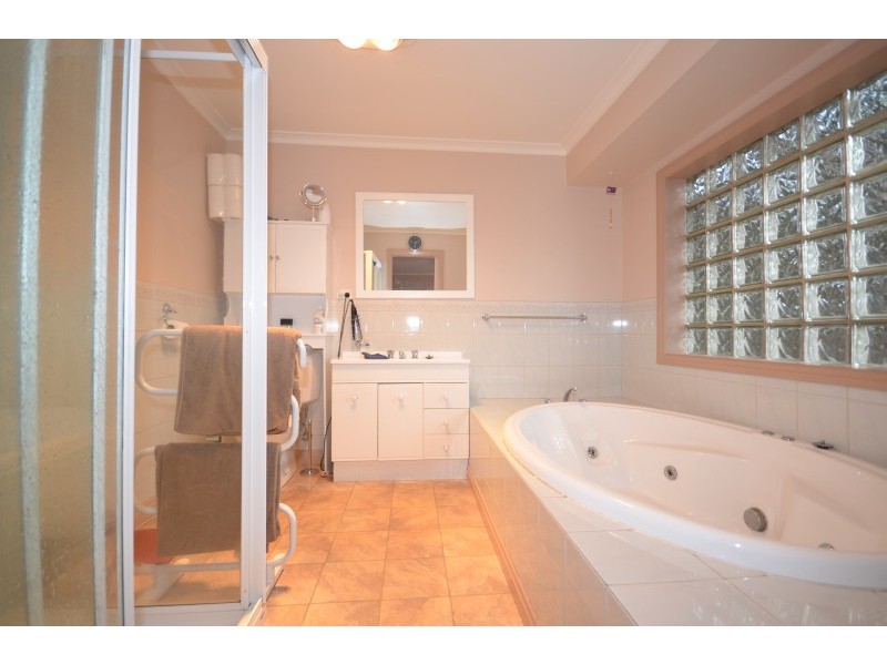 16 Ritchie Street, Brown Hill VIC 3350