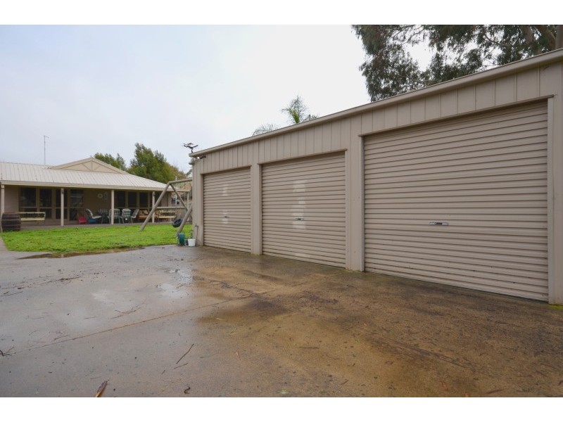 16 Ritchie Street, Brown Hill VIC 3350