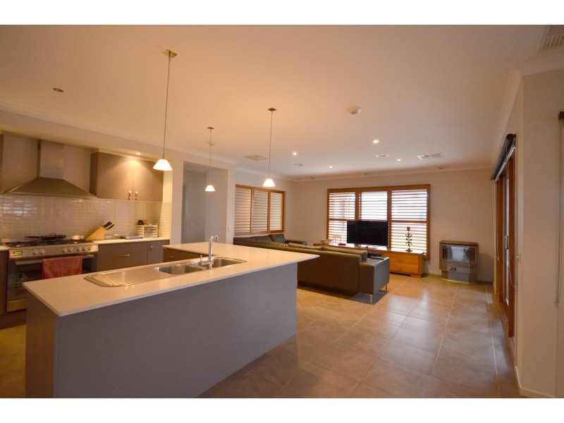 8 The Ridge, Delacombe VIC 3356