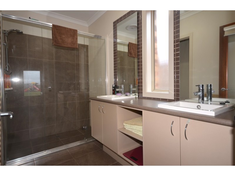 8 The Ridge, Delacombe VIC 3356