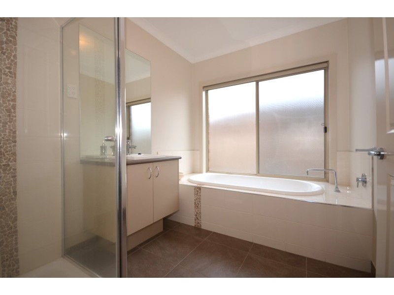 8 The Ridge, Delacombe VIC 3356