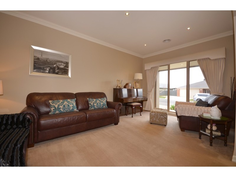 83 Alfredton Drive, Alfredton VIC 3350