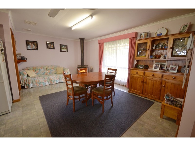 923 Geelong Road, Canadian VIC 3350