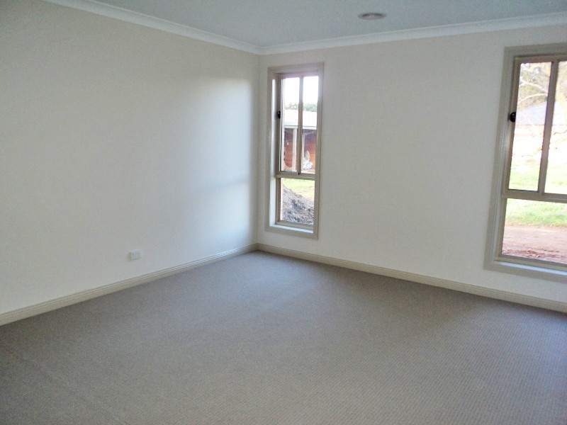 32 Dundas Street, Miners Rest VIC 3352