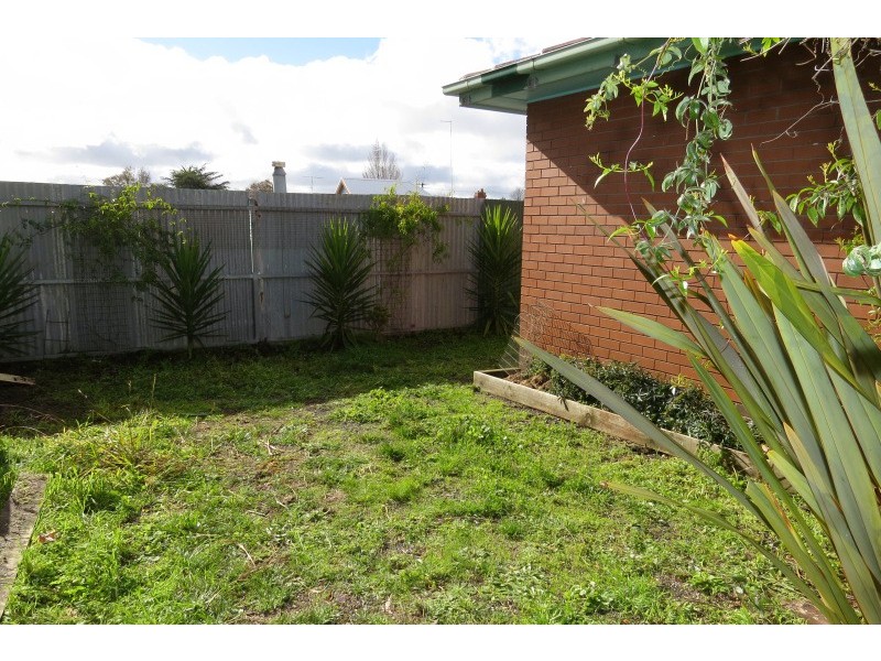 2 Albion Street, Golden Point VIC 3350