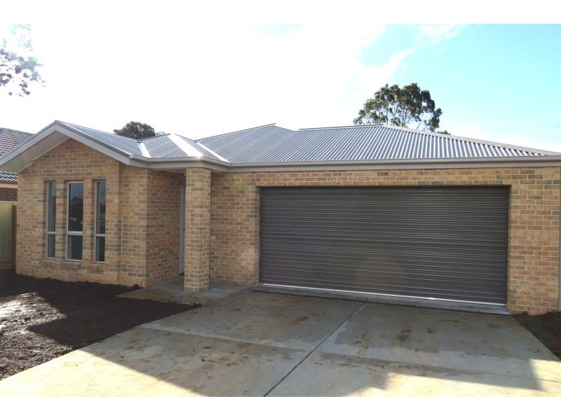 32 Dundas Street, Miners Rest VIC 3352