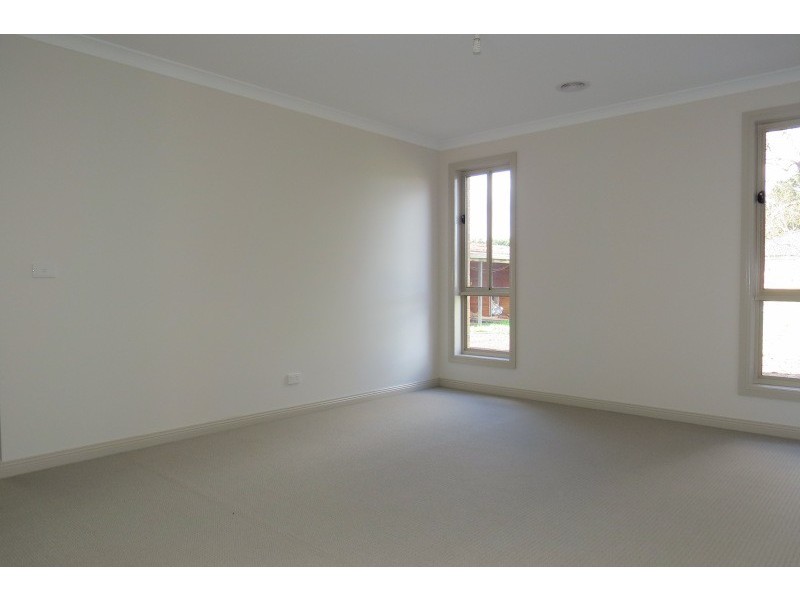 32 Dundas Street, Miners Rest VIC 3352