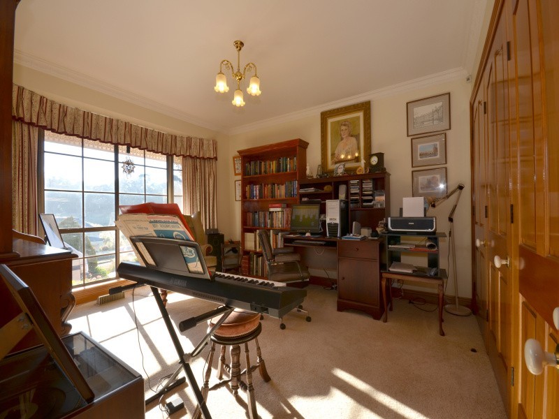 124 Finlay Street, Brown Hill VIC 3350