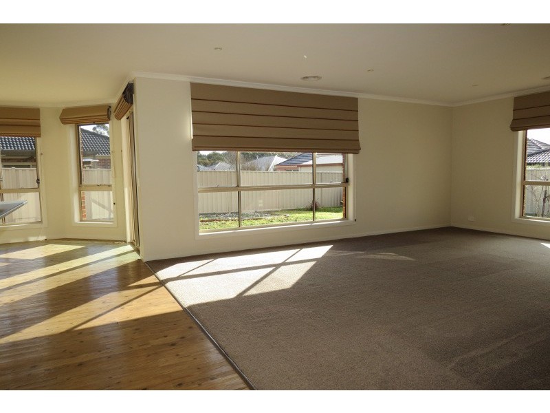 32 Canadian Crescent, Canadian VIC 3350