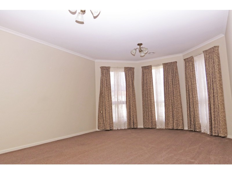 32 Canadian Crescent, Canadian VIC 3350