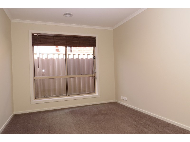 32 Canadian Crescent, Canadian VIC 3350