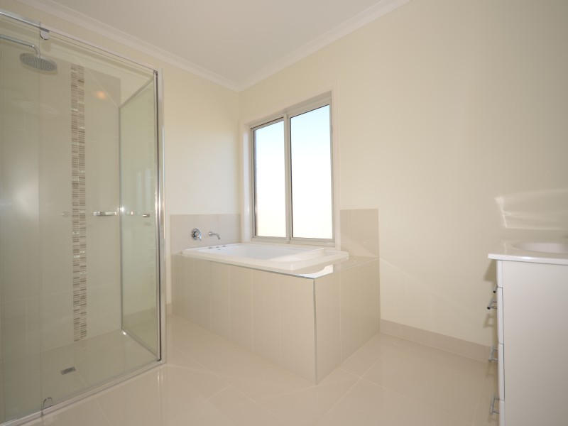 4 Countess Road, Delacombe VIC 3356