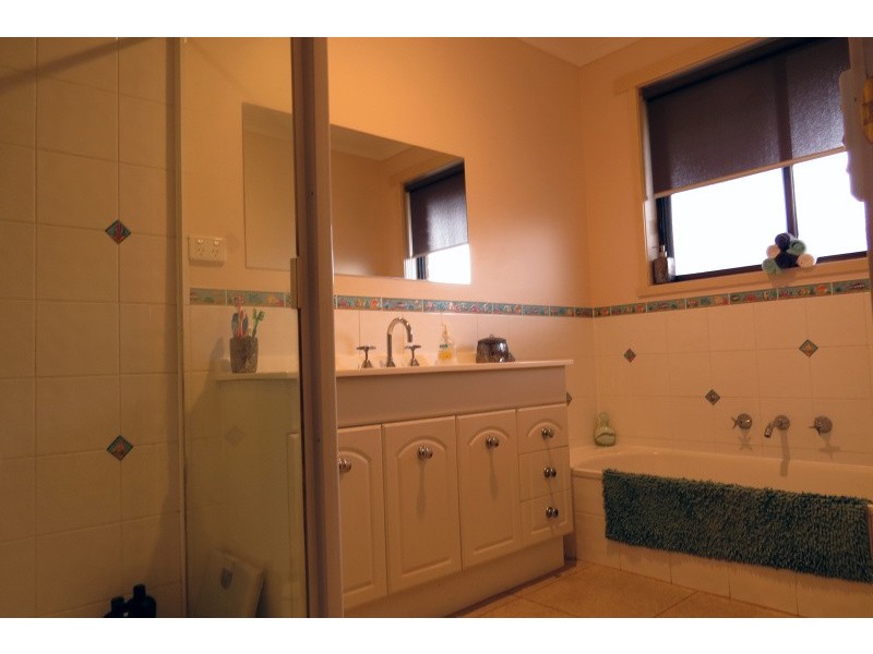 154 Learmonth Road, Wendouree VIC 3355