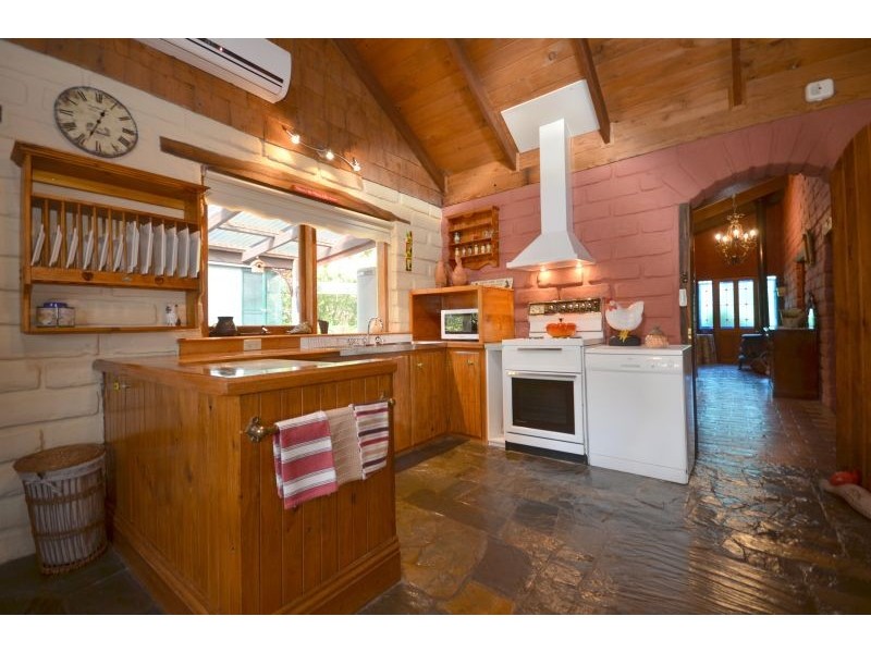 65 Laurence Drive, Snake Valley VIC 3351