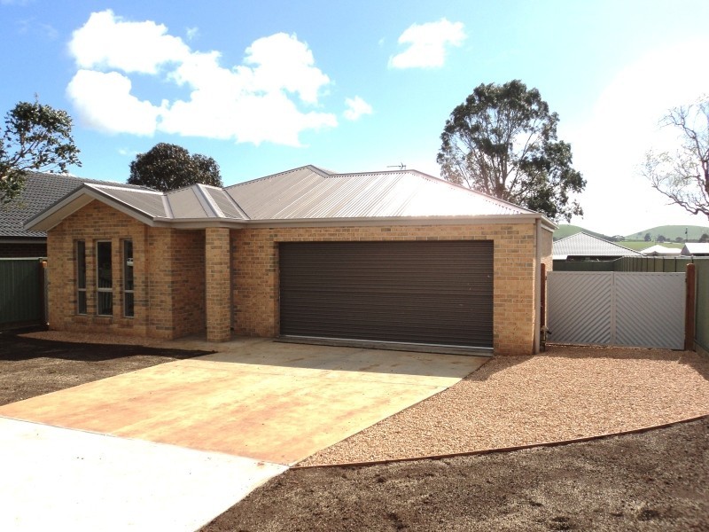 32 Dundas Street, Miners Rest VIC 3352