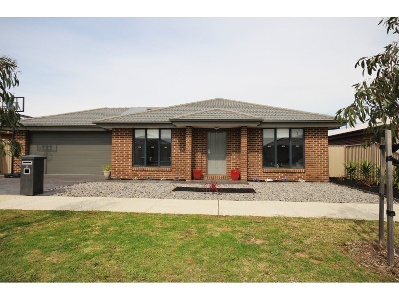 8 Oberon Street, Alfredton VIC 3350