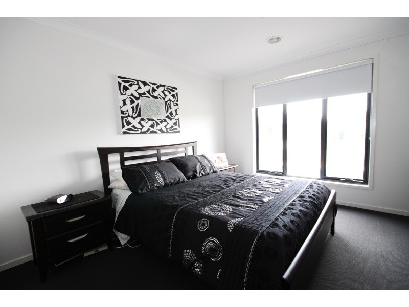 8 Oberon Street, Alfredton VIC 3350