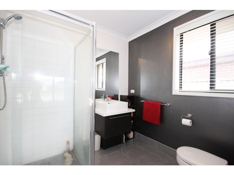 8 Oberon Street, Alfredton VIC 3350