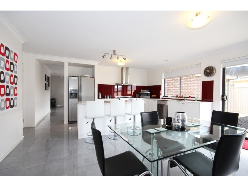 8 Oberon Street, Alfredton VIC 3350