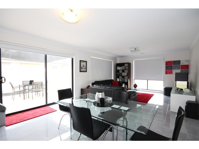 8 Oberon Street, Alfredton VIC 3350