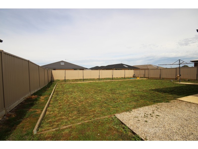 8 Oberon Street, Alfredton VIC 3350