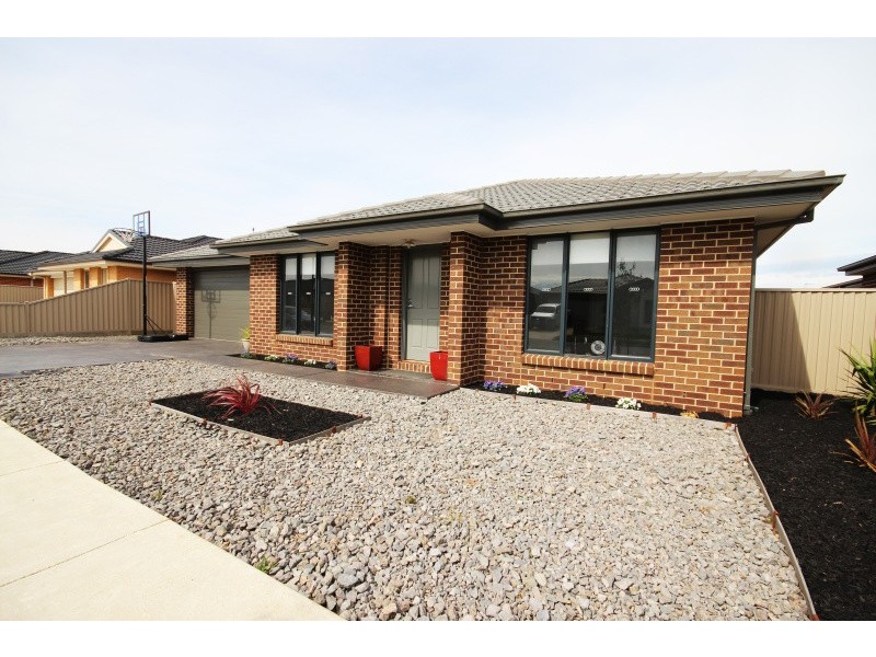 8 Oberon Street, Alfredton VIC 3350