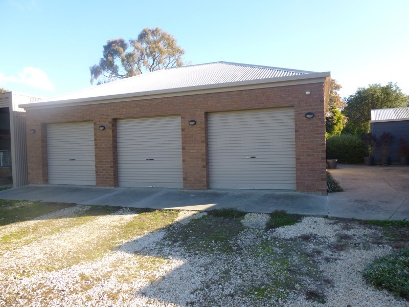 36 James Court, Smythes Creek VIC 3351