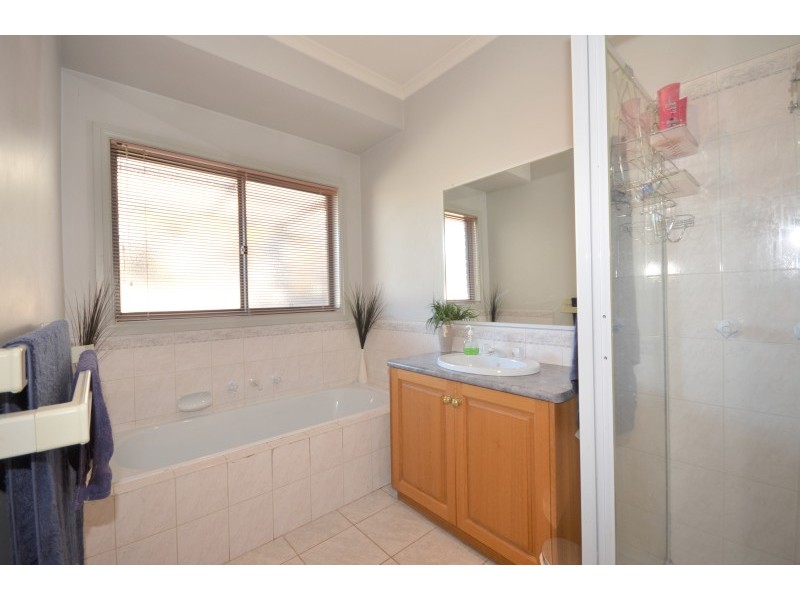 3 Wyndholm Crescent, Wendouree VIC 3355