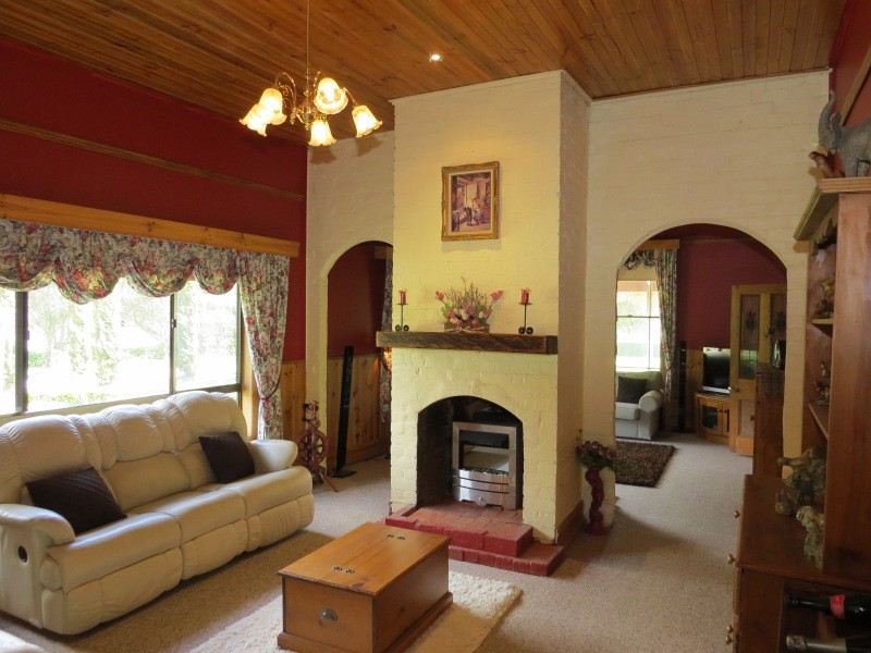 2029 Glenelg Highway, Scarsdale VIC 3351