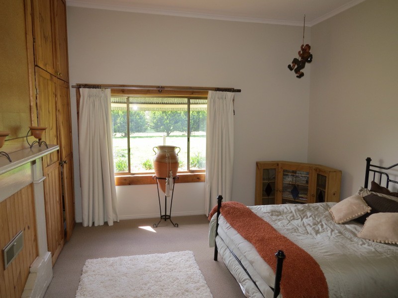 2029 Glenelg Highway, Scarsdale VIC 3351