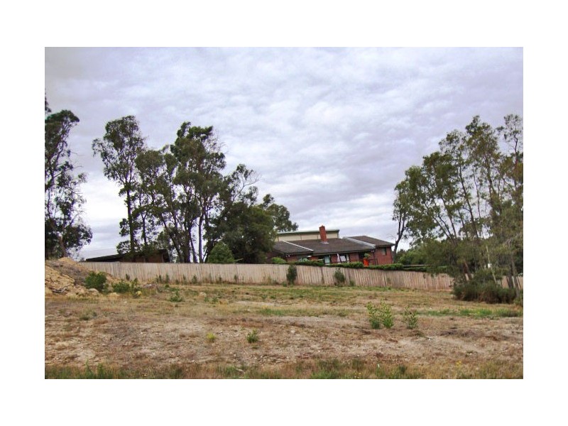 33 Henry Avenue, Mount Clear VIC 3350