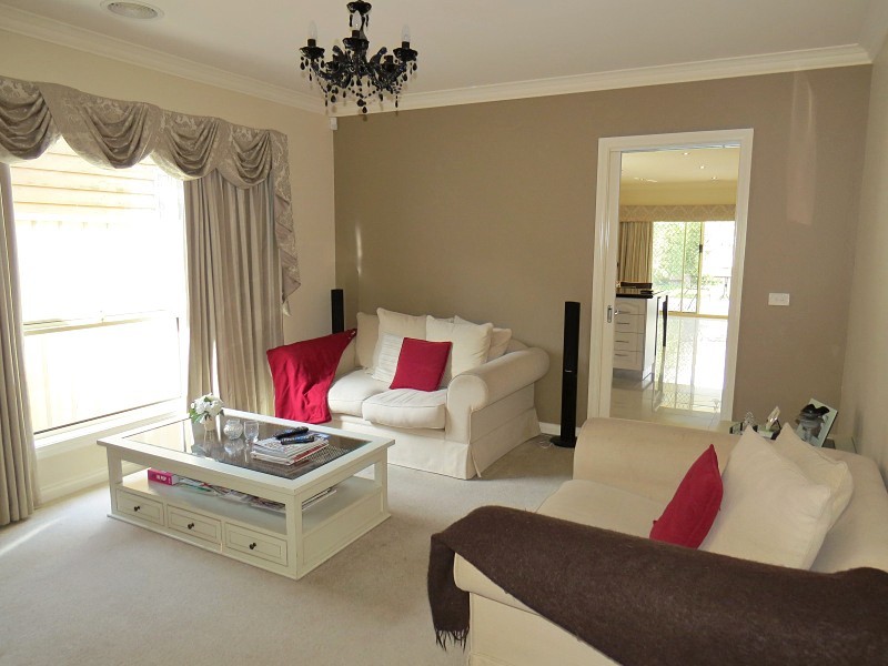 27 Munro Street, Alfredton VIC 3350