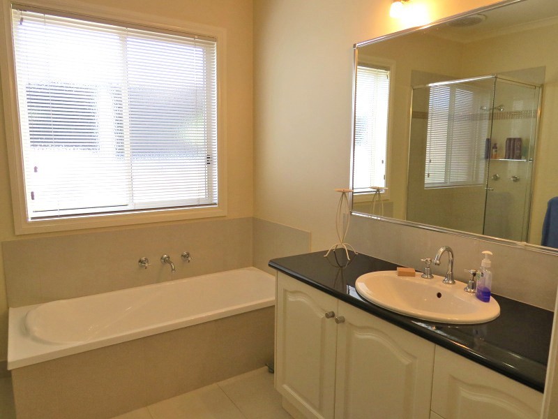 27 Munro Street, Alfredton VIC 3350