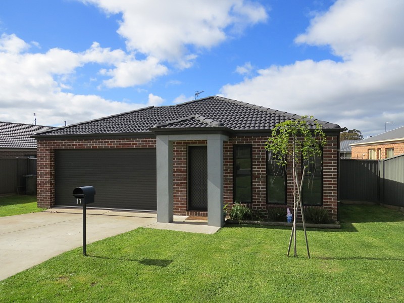 17 Cartledge Avenue, Mount Clear VIC 3350