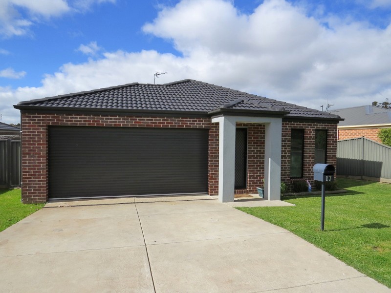 17 Cartledge Avenue, Mount Clear VIC 3350