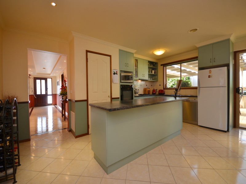 1 Oakbank Drive, Mount Helen VIC 3350